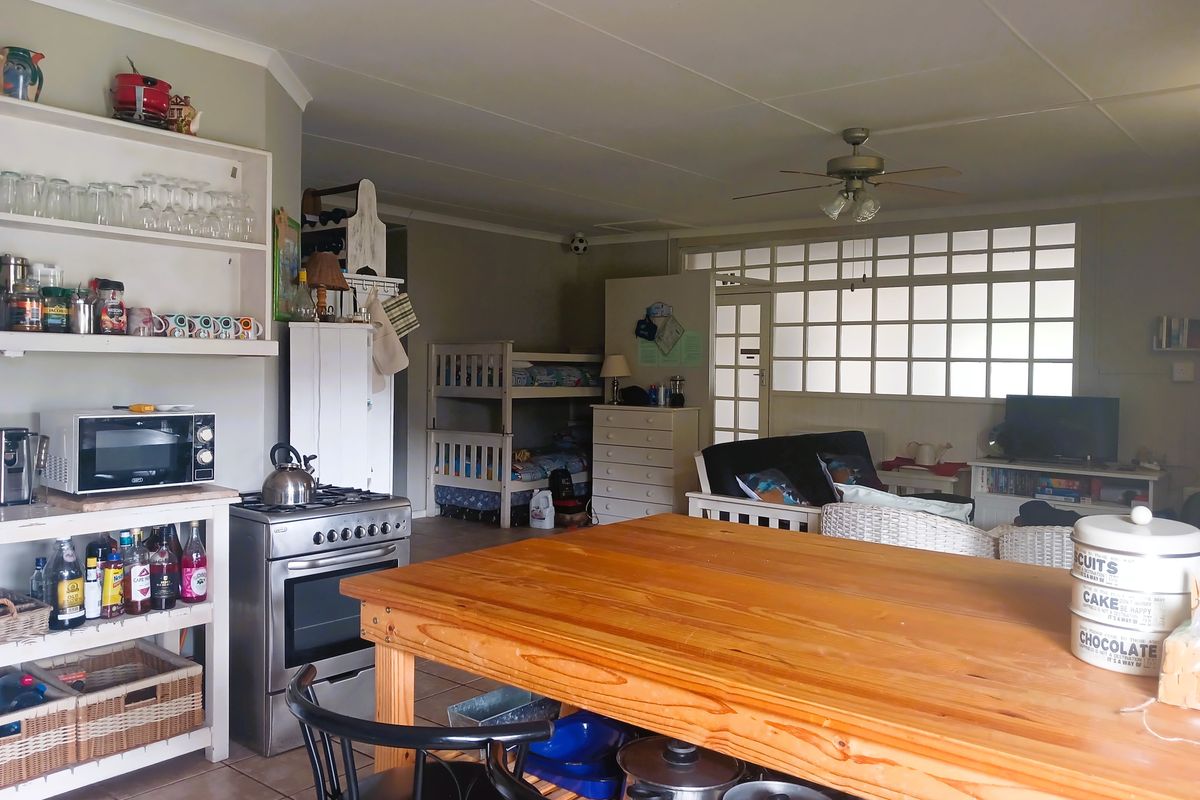 Charming Beachside Apartment in Stilbaai East - Photo 2