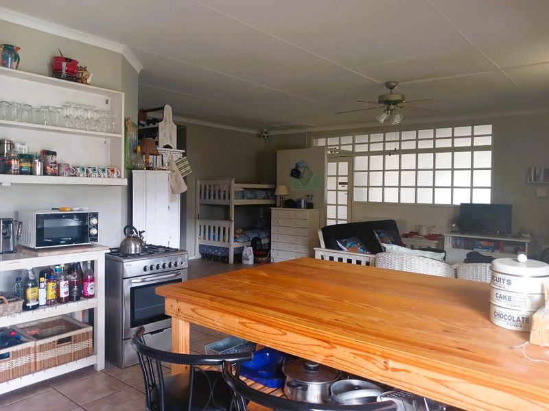 Charming Beachside Apartment in Stilbaai East - Photo 2