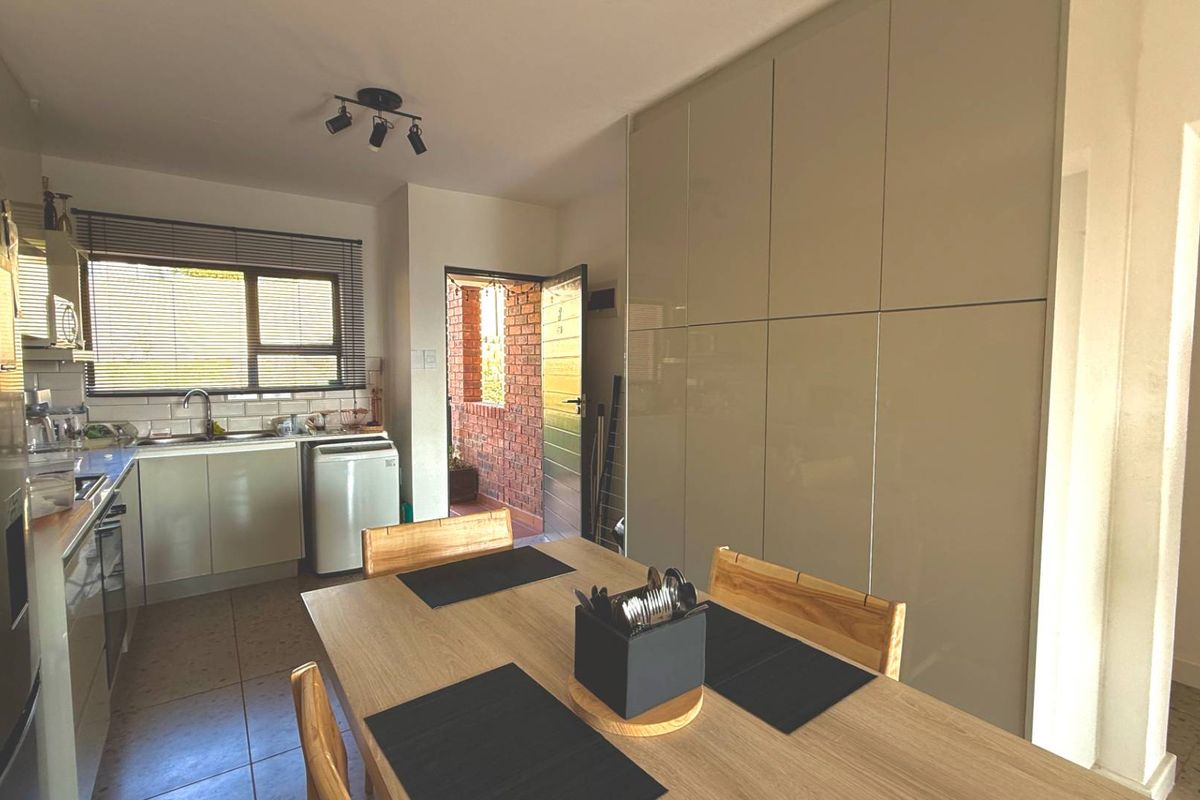 Modern 2-Bedroom Apartment – Ideal Starter Home or Investment Opportunity - Photo 4