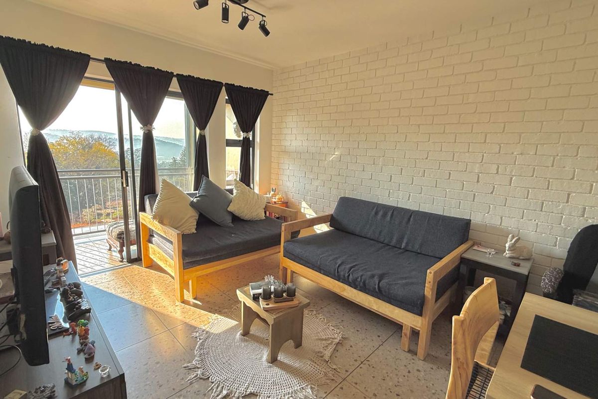 Modern 2-Bedroom Apartment – Ideal Starter Home or Investment Opportunity - Photo 2