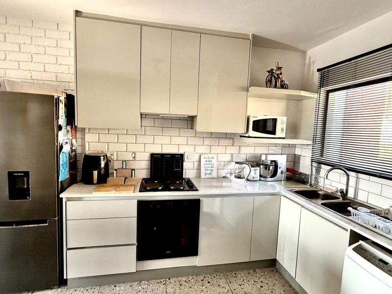 Modern 2-Bedroom Apartment – Ideal Starter Home or Investment Opportunity - Photo 6