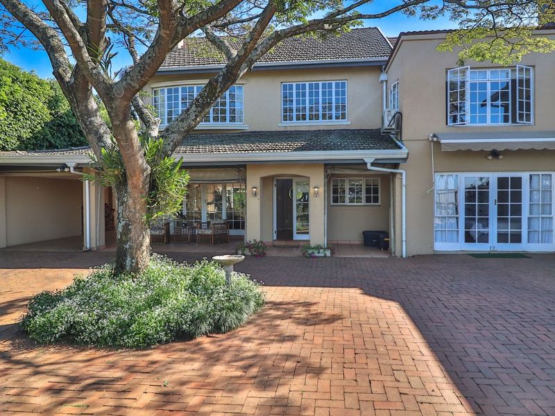 Grand Traditional Home with Breathtaking Views Over Pietermaritzburg – 7 Bedrooms, 6 Bathrooms, Pool - Photo 3