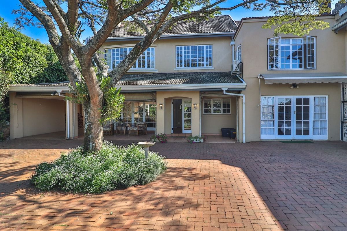 Grand Traditional Home with Breathtaking Views Over Pietermaritzburg – 7 Bedrooms, 6 Bathrooms, Pool - Photo 3