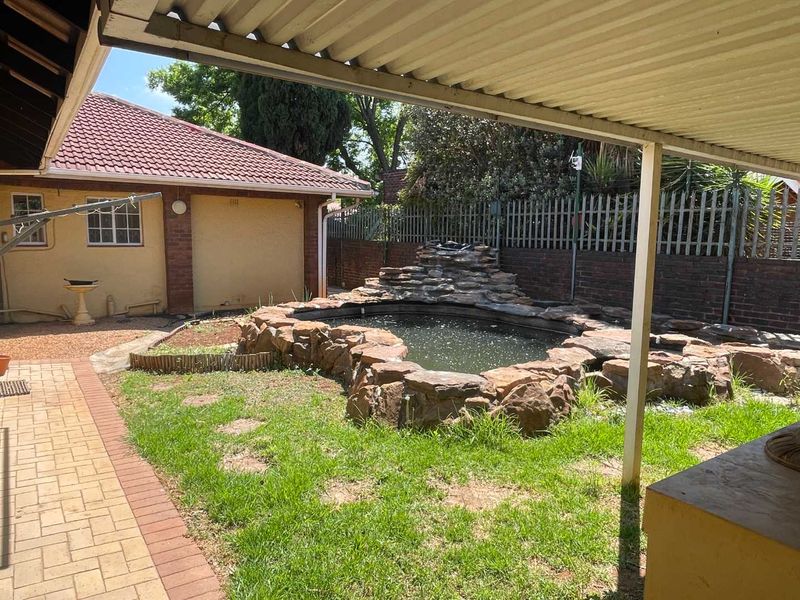 Unlock the Potential in Bedfordview! - Photo 9