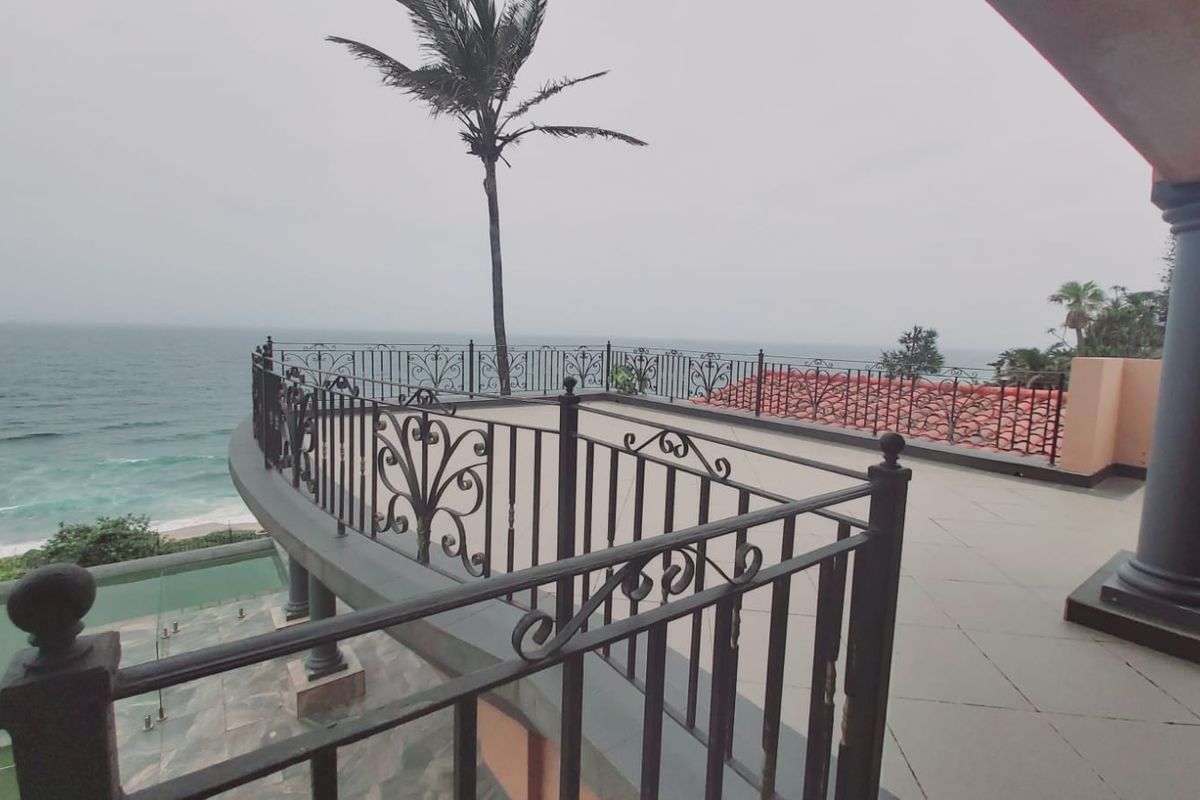 A Coastal Paradise - Photo 2