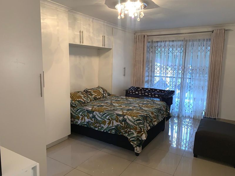 A Spacious 4 Bedroom Sanctuary - Photo 9