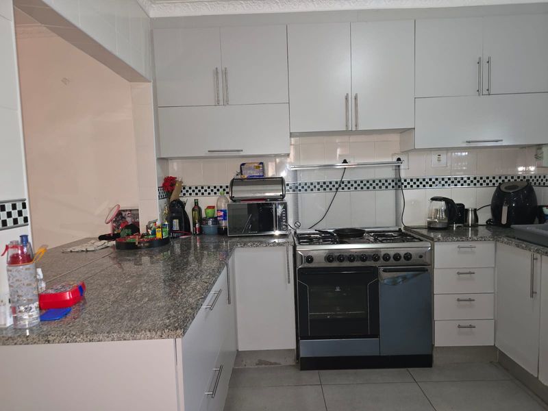 A Spacious 4 Bedroom Sanctuary - Photo 7