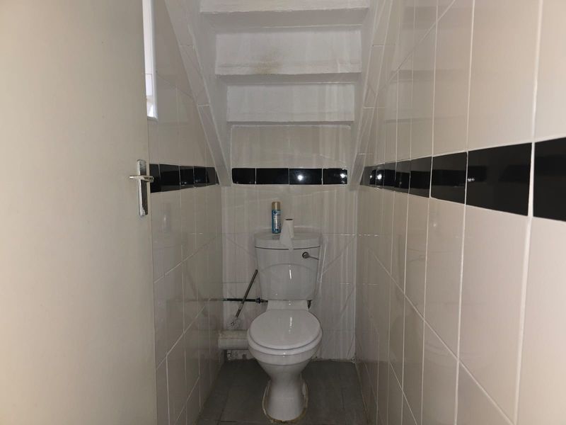 A Spacious 4 Bedroom Sanctuary - Photo 8