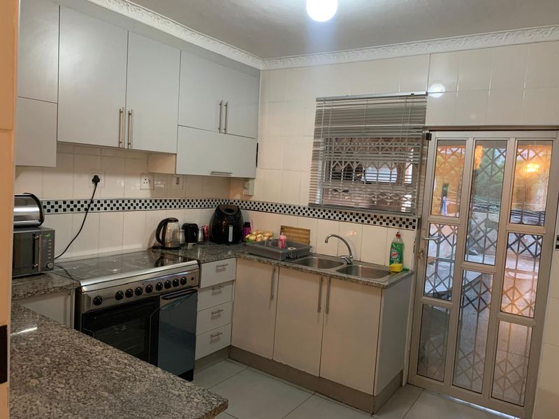 A Spacious 4 Bedroom Sanctuary - Photo 6