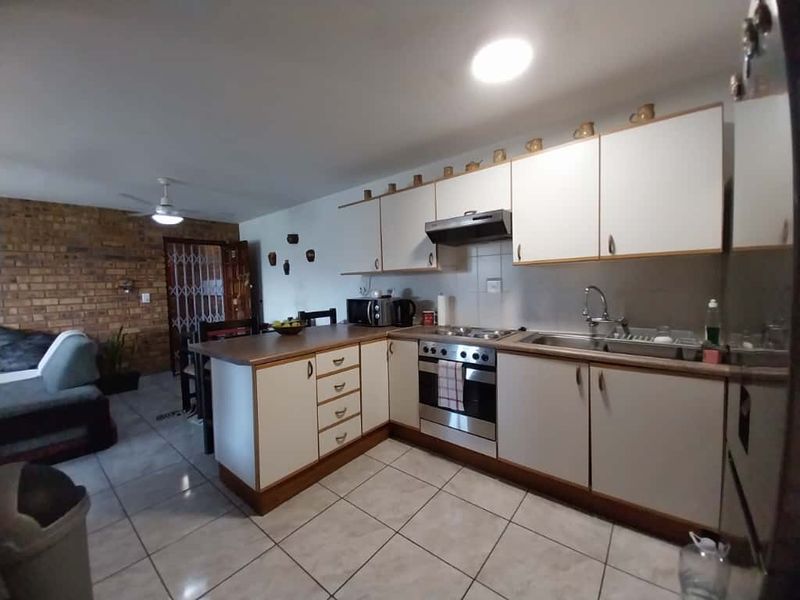 Beachside Bliss in Ramsgate - Photo 4