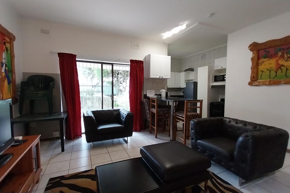 This stylish  ground-floor apartment offers comfortable living in a prime location - Photo 4