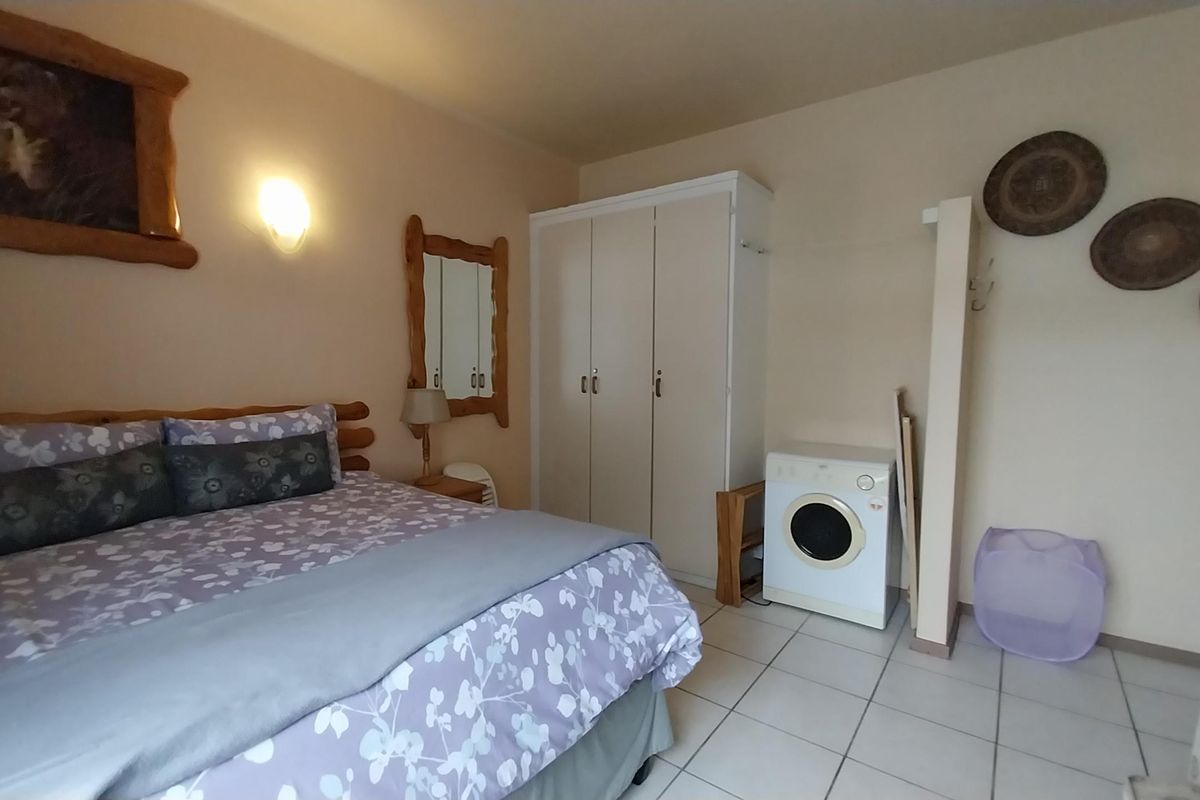 This stylish  ground-floor apartment offers comfortable living in a prime location - Photo 5