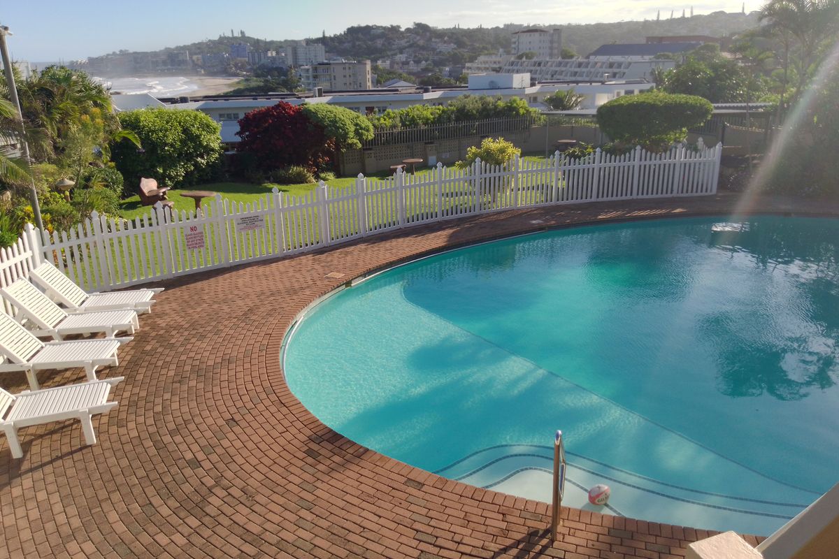 This stylish  ground-floor apartment offers comfortable living in a prime location - Photo 2