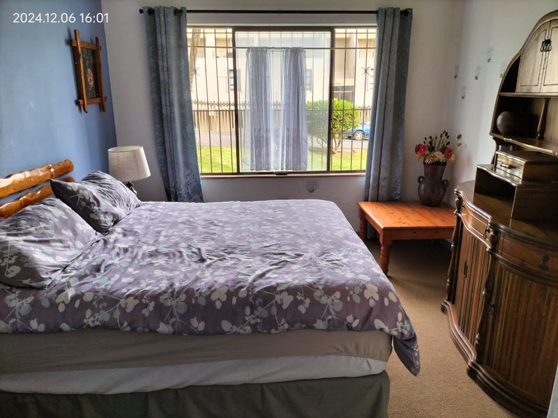 This stylish  ground-floor apartment offers comfortable living in a prime location - Photo 9