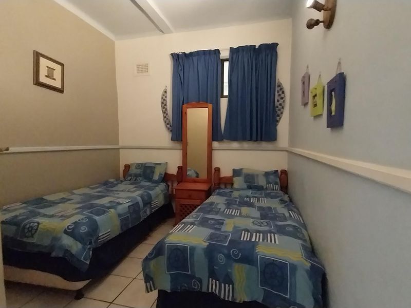 This stylish  ground-floor apartment offers comfortable living in a prime location - Photo 9