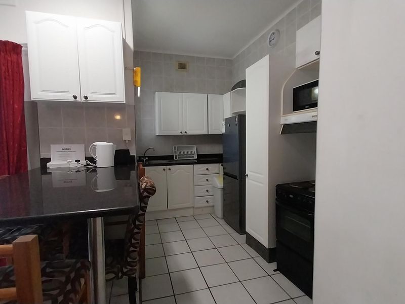 This stylish  ground-floor apartment offers comfortable living in a prime location - Photo 5