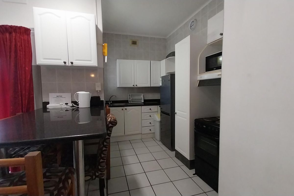 This stylish  ground-floor apartment offers comfortable living in a prime location - Photo 5