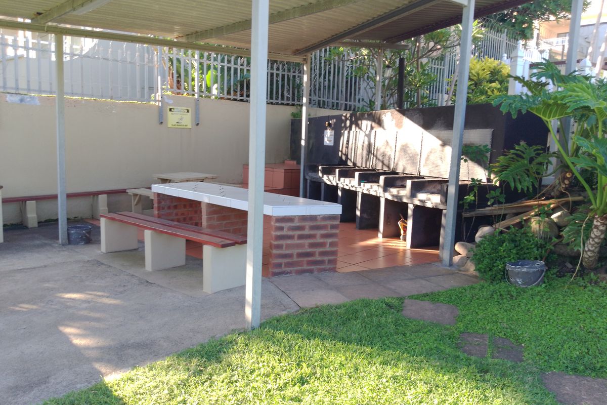 This stylish  ground-floor apartment offers comfortable living in a prime location - Photo 3