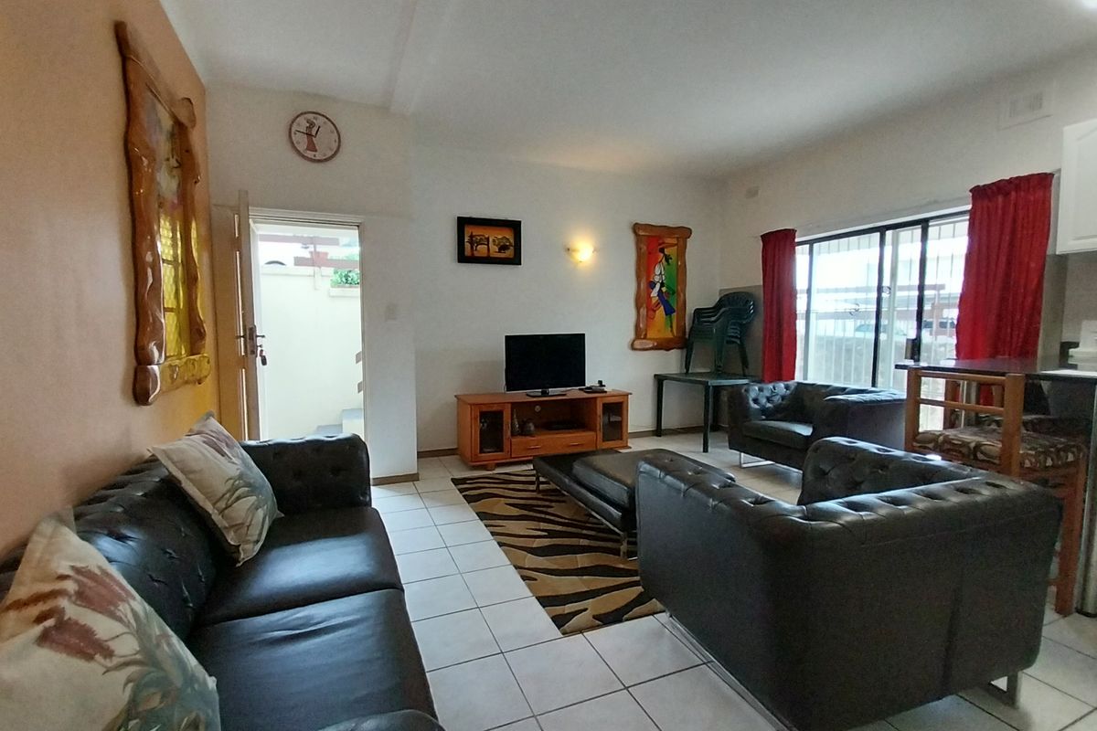 This stylish  ground-floor apartment offers comfortable living in a prime location - Photo 4