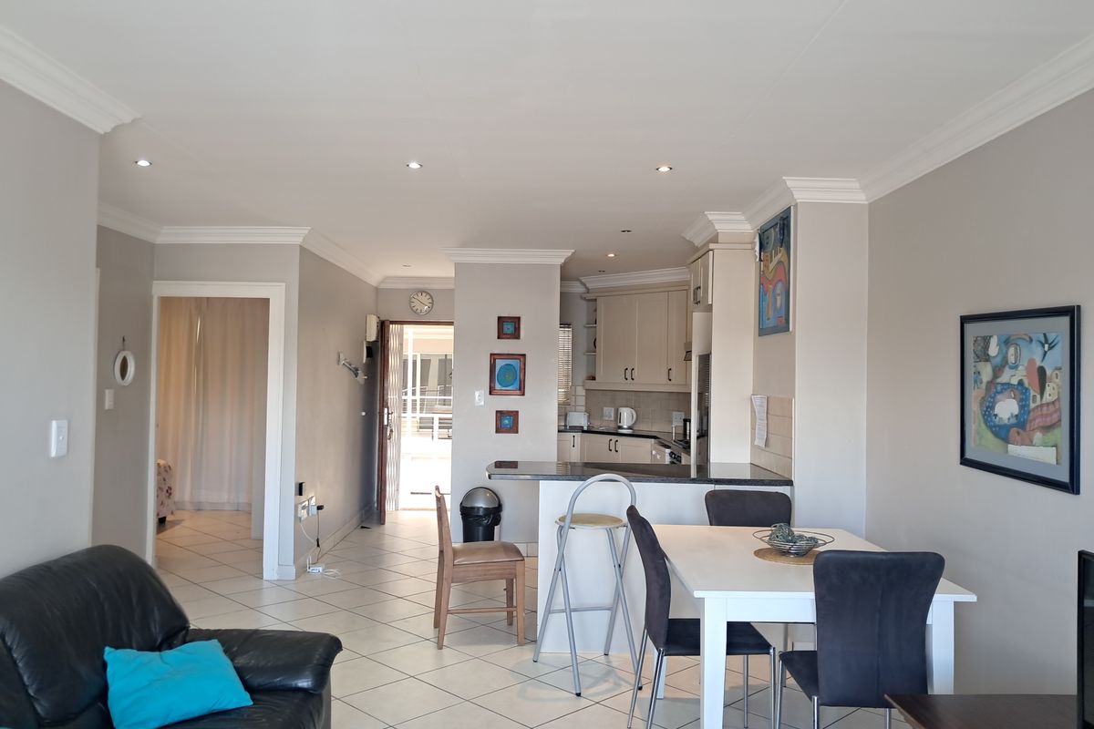 Perfect for coastal living and convenience! - Photo 4