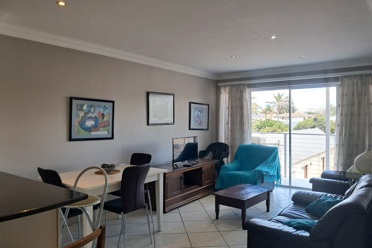 Perfect for coastal living and convenience! - Photo 3