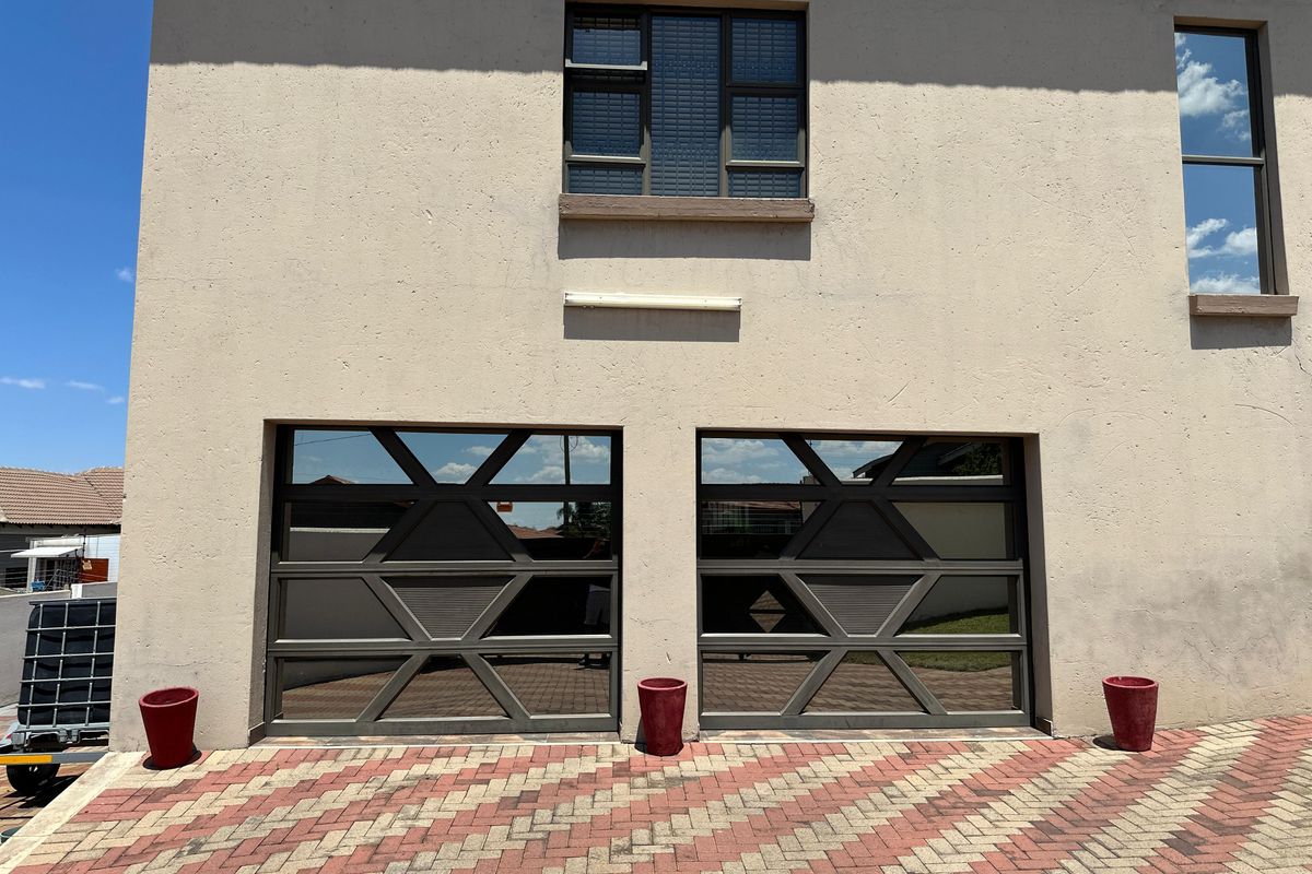 beautiful, neat and classy home - Photo 3