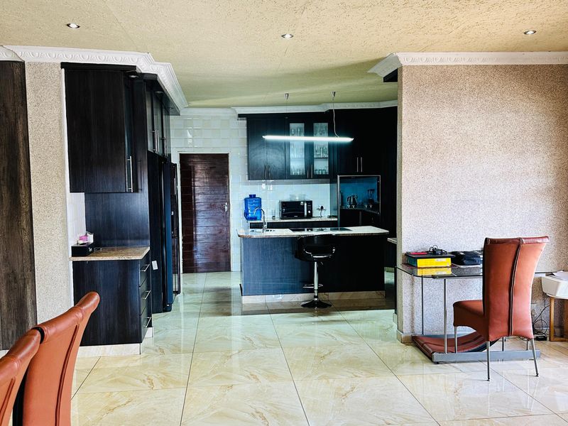 beautiful, neat and classy home - Photo 10