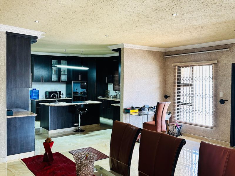 beautiful, neat and classy home - Photo 8