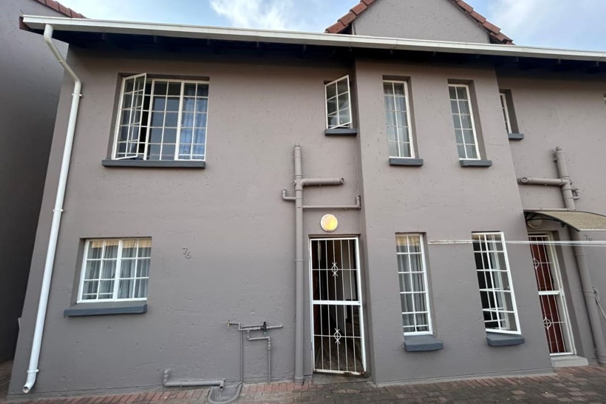 Modern 3-Bedroom Duplex Townhouse in a Secure, Lifestyle Estate - Photo 2