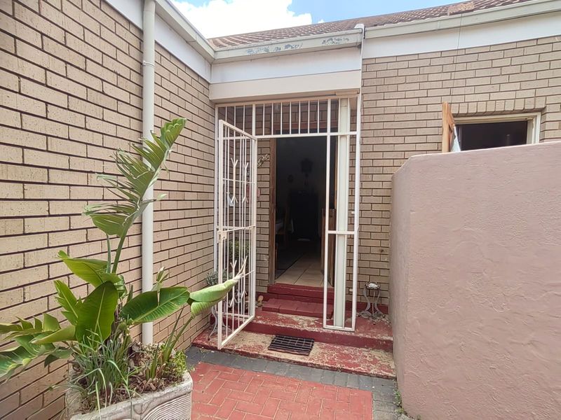 Charming 3-bedroom townhouse for sale in Parys in a peaceful location in Parys - Photo 2