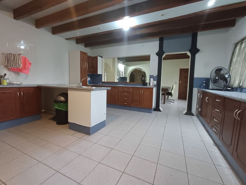 Exceptional Three-Level Ramsgate Residence with 2 Flatlets, Indoor Pool & Ample Space - Photo 4