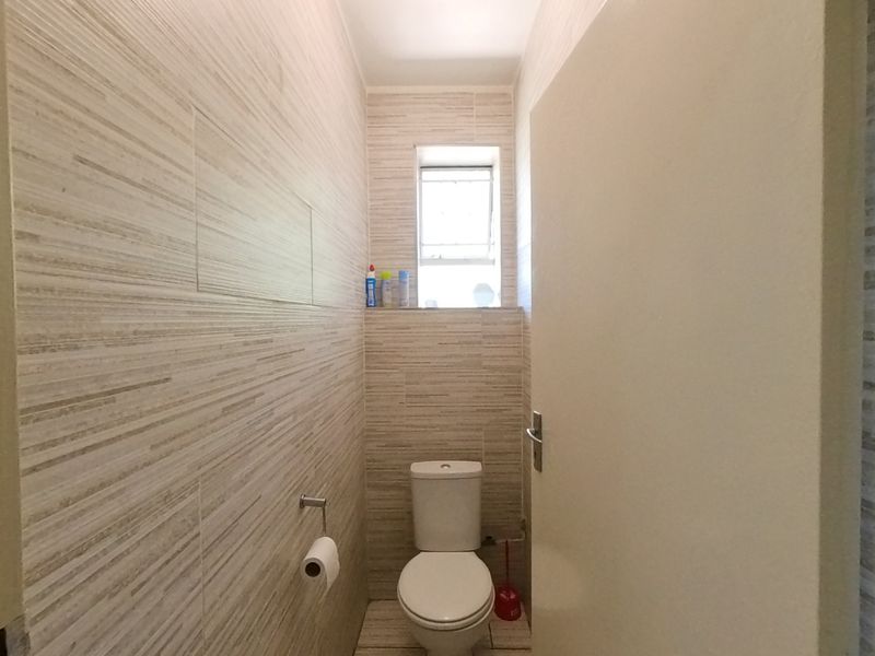 Cozy and secure living in Sunnyside Haven - Photo 8