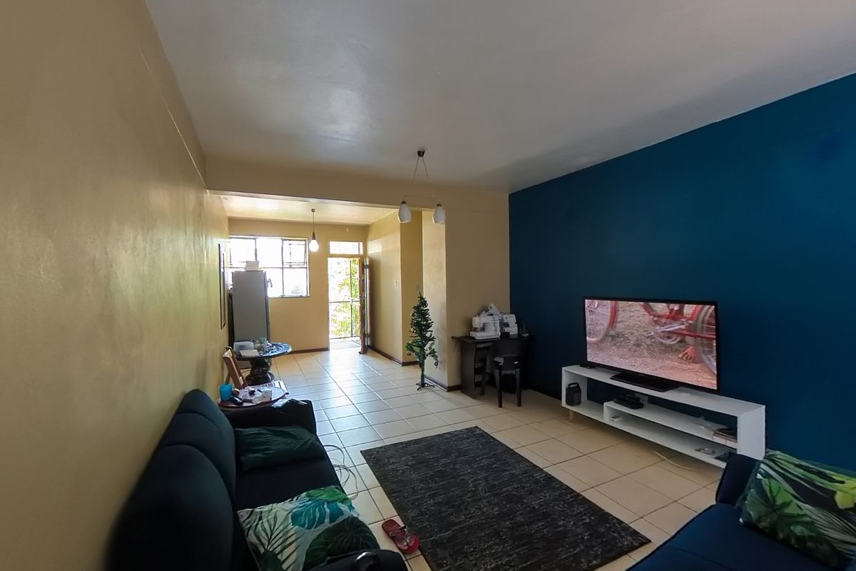 Cozy and secure living in Sunnyside Haven - Photo 2