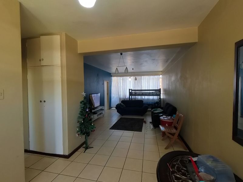 Cozy and secure living in Sunnyside Haven - Photo 4