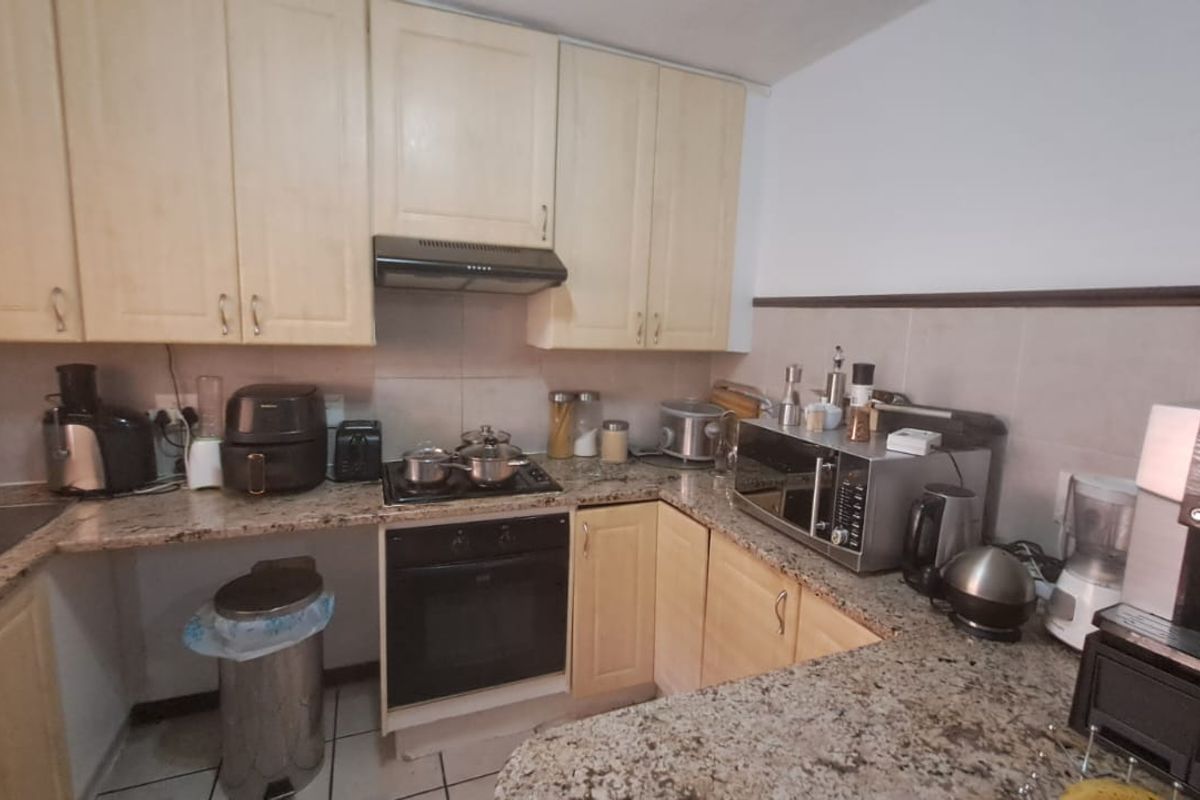 Ground Unit with private garden - Photo 3