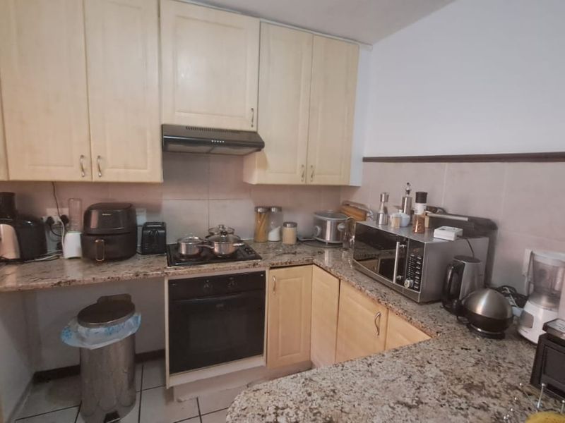 Ground Unit with private garden - Photo 3