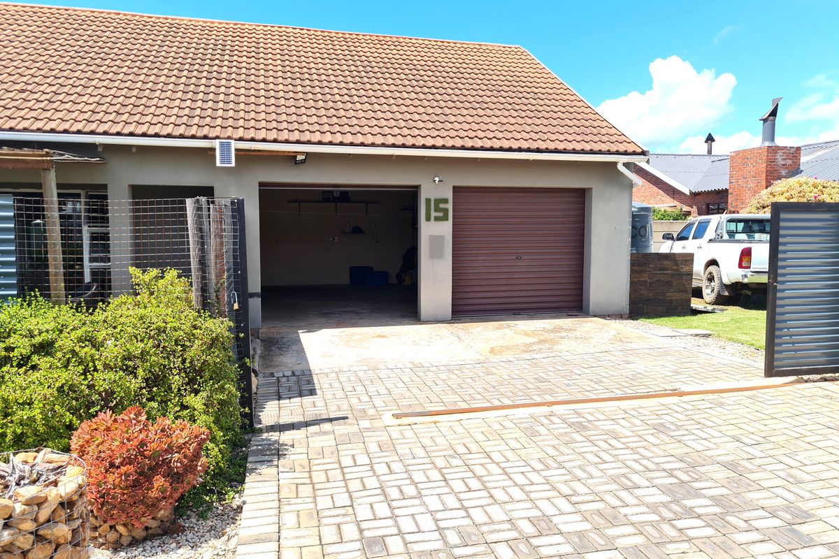 Creative Artistic Home with Rustic Tones in C-Place, Jeffreys Bay - Photo 3