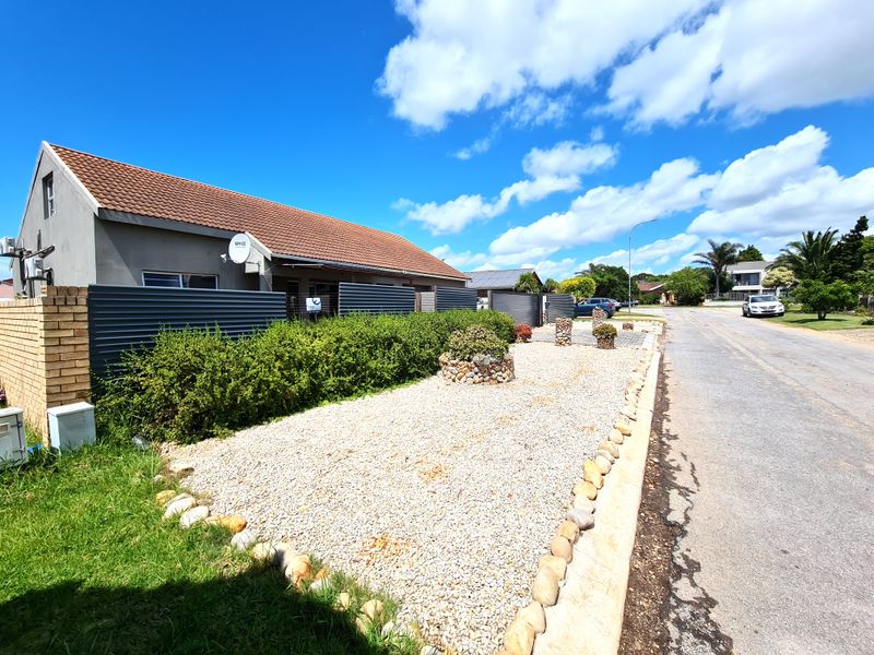 Creative Artistic Home with Rustic Tones in C-Place, Jeffreys Bay - Photo 2
