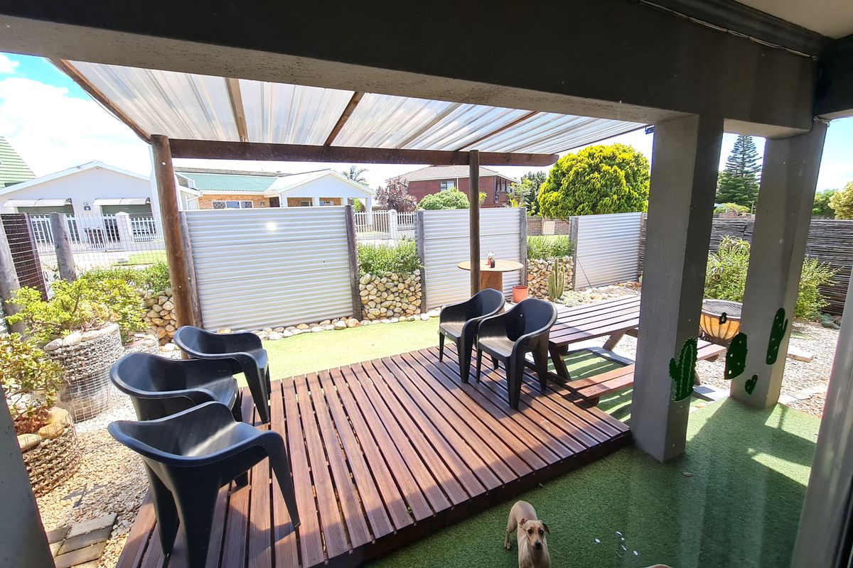 Creative Artistic Home with Rustic Tones in C-Place, Jeffreys Bay - Photo 5