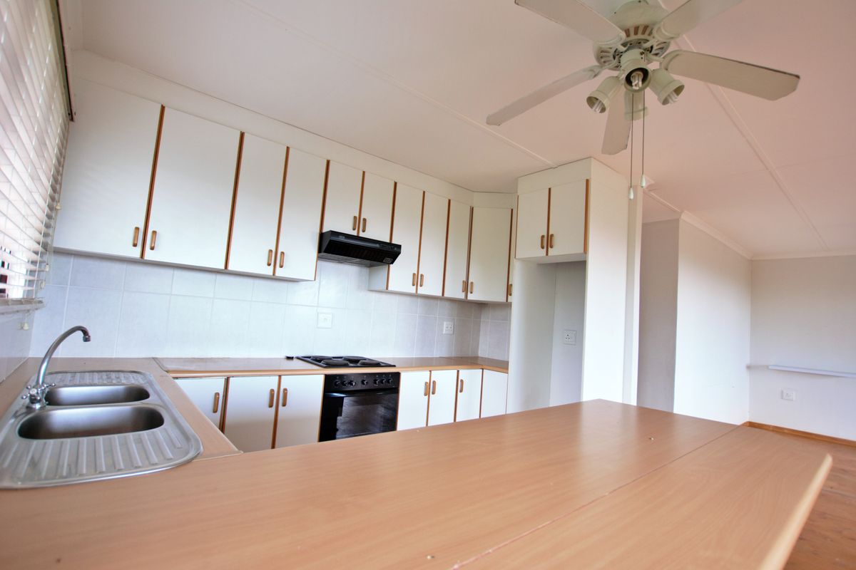 Stunning Sea View Log Cabin in Freeland Park - Photo 4