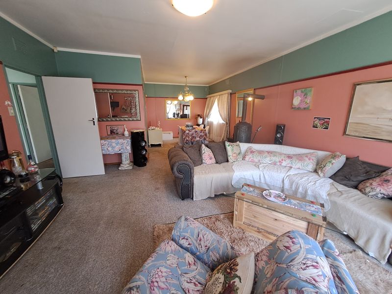 Charming Home in the Heart of Grootvlei – Ideal for Family Living! - Photo 2