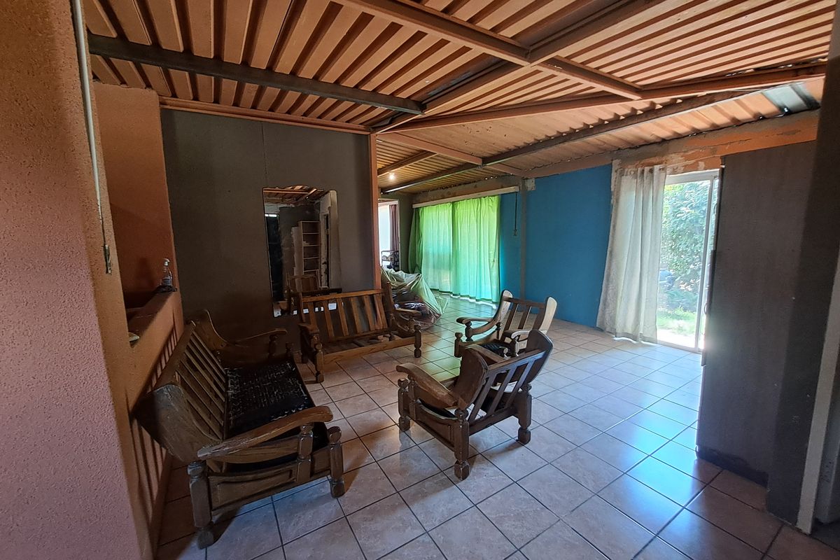 Charming Home in the Heart of Grootvlei – Ideal for Family Living! - Photo 4