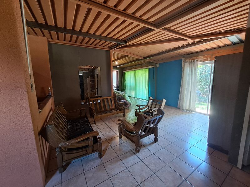 Charming Home in the Heart of Grootvlei – Ideal for Family Living! - Photo 4