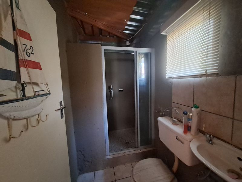 Charming Home in the Heart of Grootvlei – Ideal for Family Living! - Photo 5