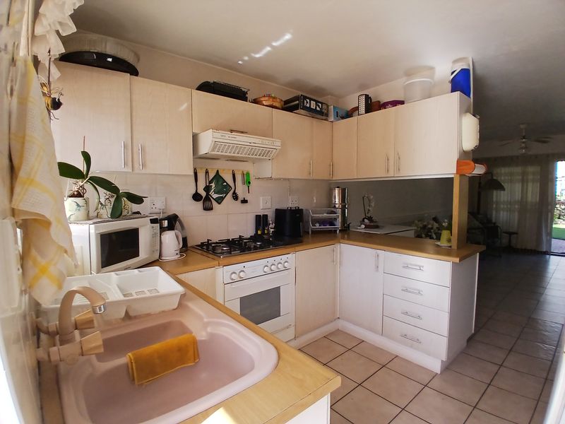 Neat Ground Floor Pet-Friendly Unit with Garden, Garage & Sea View Near Beach - Photo 8