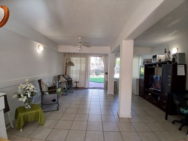 Neat Ground Floor Pet-Friendly Unit with Garden, Garage & Sea View Near Beach - Photo 9
