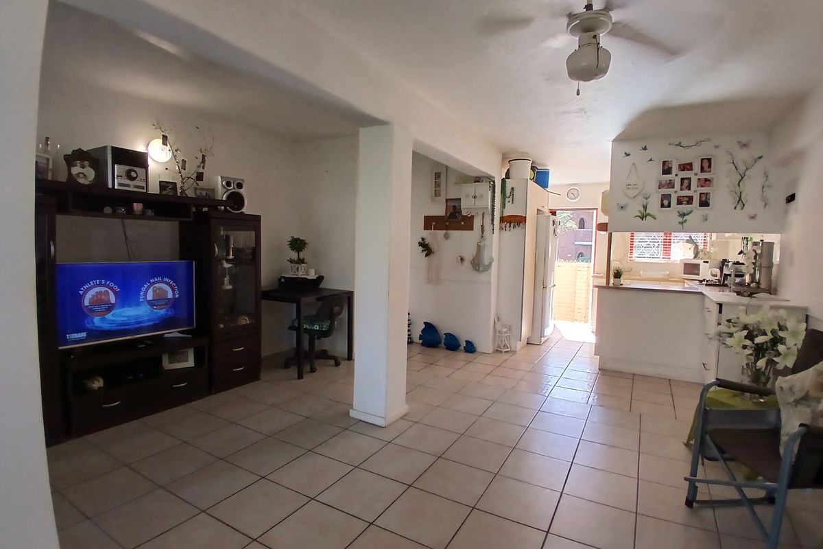 Neat Ground Floor Pet-Friendly Unit with Garden, Garage & Sea View Near Beach - Photo 4