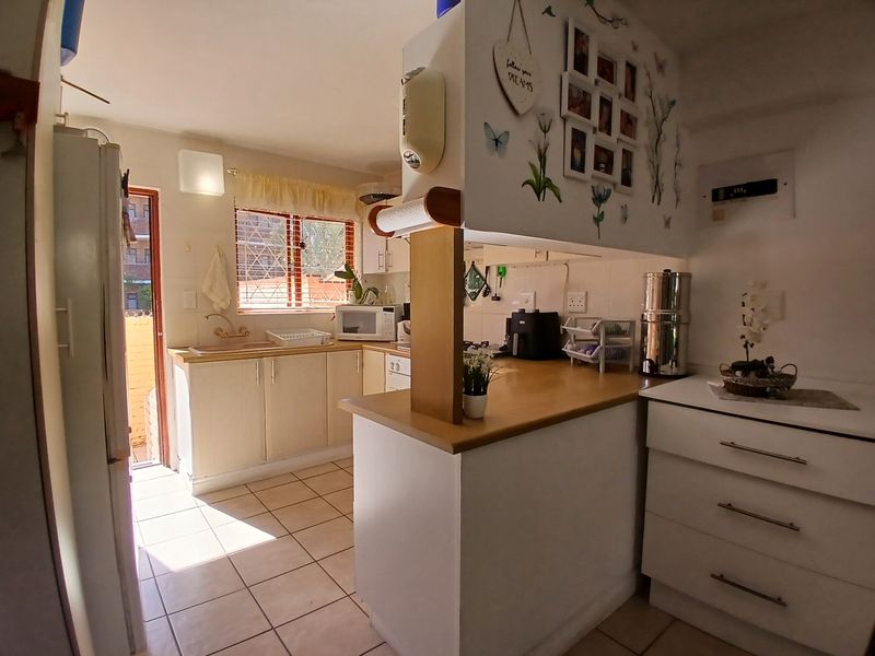 Neat Ground Floor Pet-Friendly Unit with Garden, Garage & Sea View Near Beach - Photo 5