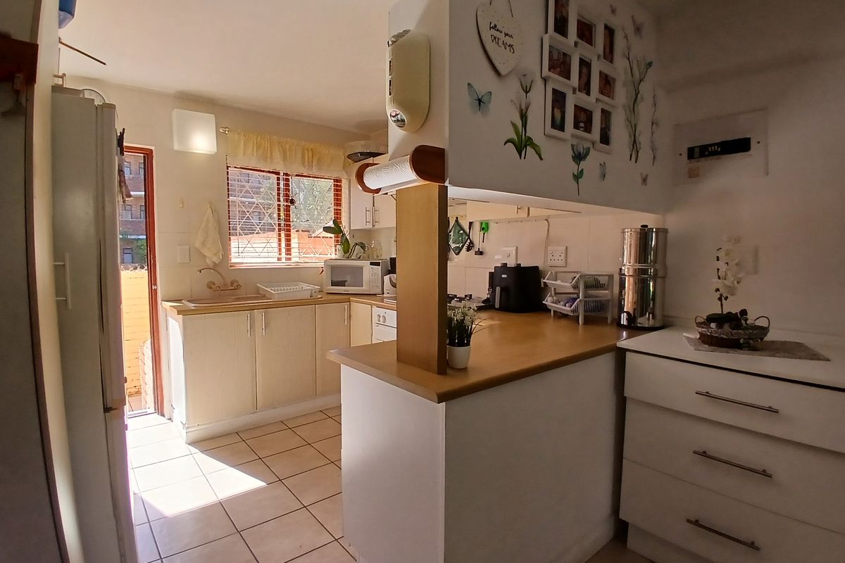 Neat Ground Floor Pet-Friendly Unit with Garden, Garage & Sea View Near Beach - Photo 5