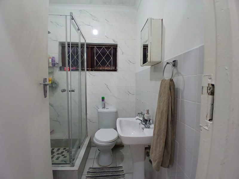 Neat 2 bedroom unit to rent in the heart of Uvongo - Photo 9
